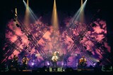 「サクラミツツキ」を披露するSPYAIR。（撮影：キョートタナカ）