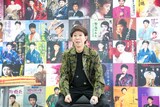 スクワットを実演する美川憲一。