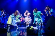 「えびぞりダイアモンド!!」を歌う私立恵比寿中学×ukka。