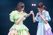 日本グミ協会名誉会員の小久保柚乃（左）と葵るり（右）。