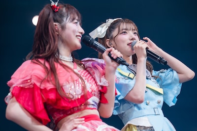 高校の同級生だった桜木心菜（左）と芹澤もあ（右）の“チームギャル”。