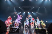 私立恵比寿中学とukkaによるコラボレーションの様子。
