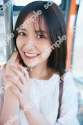 金川紗耶（乃木坂46）1st写真集「好きのグラデーション」特典のポストカード。（くまざわ書店）（撮影：三宮幹史）