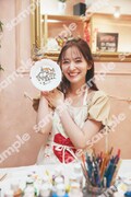 金川紗耶（乃木坂46）1st写真集「好きのグラデーション」特典のポストカード。（未来屋書店）（撮影：三宮幹史）