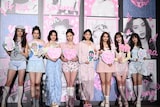 左からブリッジマン遊七、アリアナさくら、鎮西寿々歌、せいら、山﨑天、嵐莉菜、雑賀サクラ、有坂心花。