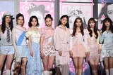 左からブリッジマン遊七、アリアナさくら、鎮西寿々歌、せいら、山﨑天、嵐莉菜、雑賀サクラ、有坂心花。