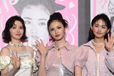 左から鎮西寿々歌、せいら、山﨑天。
