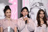 左からせいら、山﨑天、嵐莉菜。