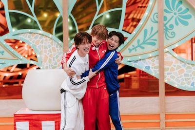 「テレビ×ミセス」5月18日放送回より、「グリーンアップルティーチャレンジ」に挑戦するM!LK。©TBS