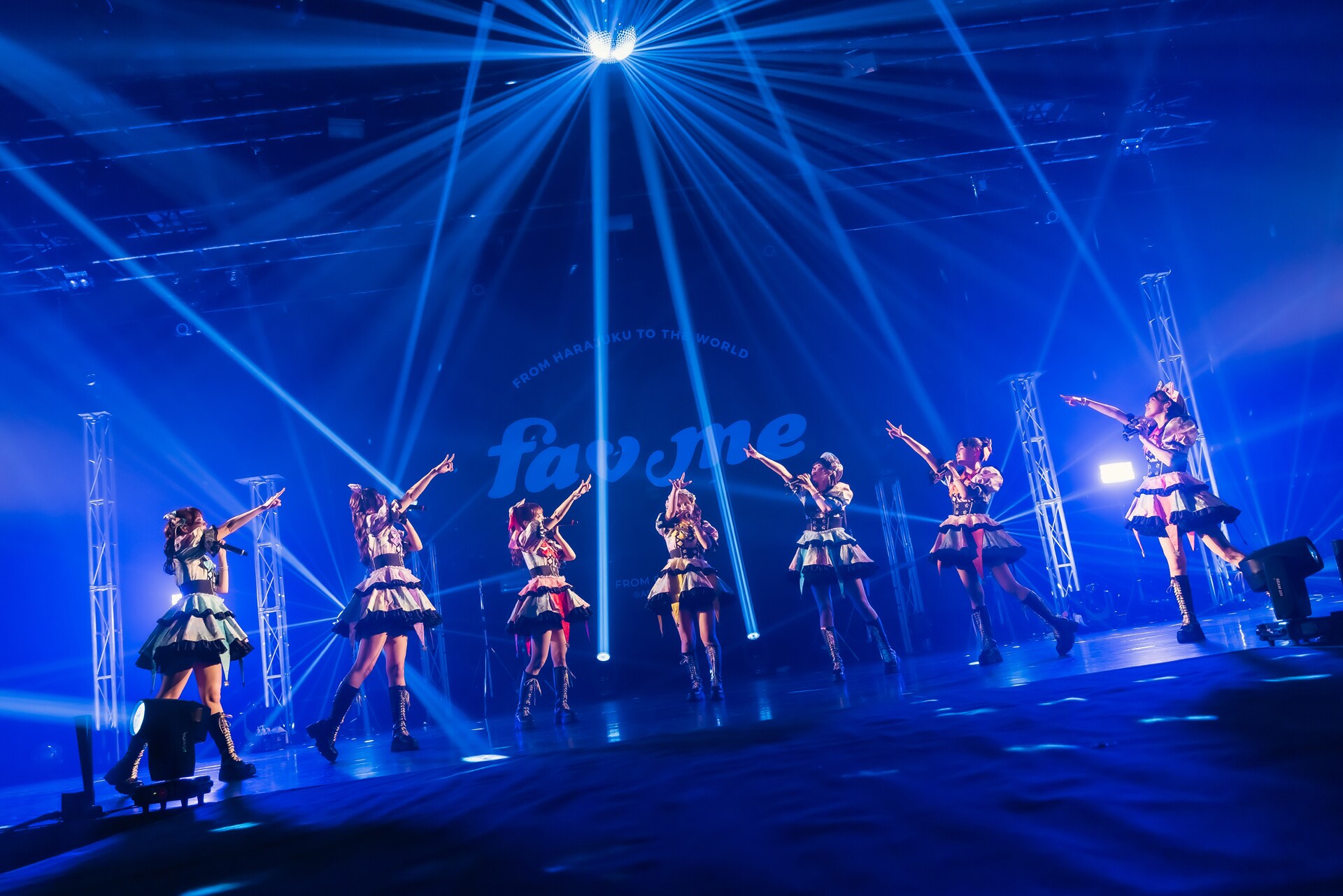 fav me、王道アイドルの顔も実力派グループの顔も見せたデビュー1周年