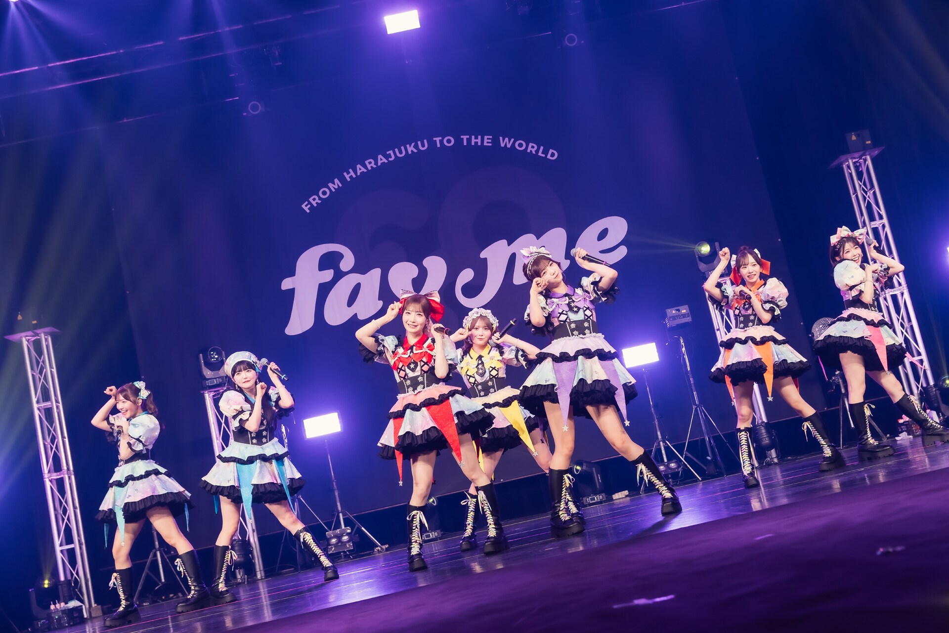 fav me、王道アイドルの顔も実力派グループの顔も見せたデビュー1周年