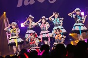 fav me、王道アイドルの顔も実力派グループの顔も見せたデビュー1周年ライブ