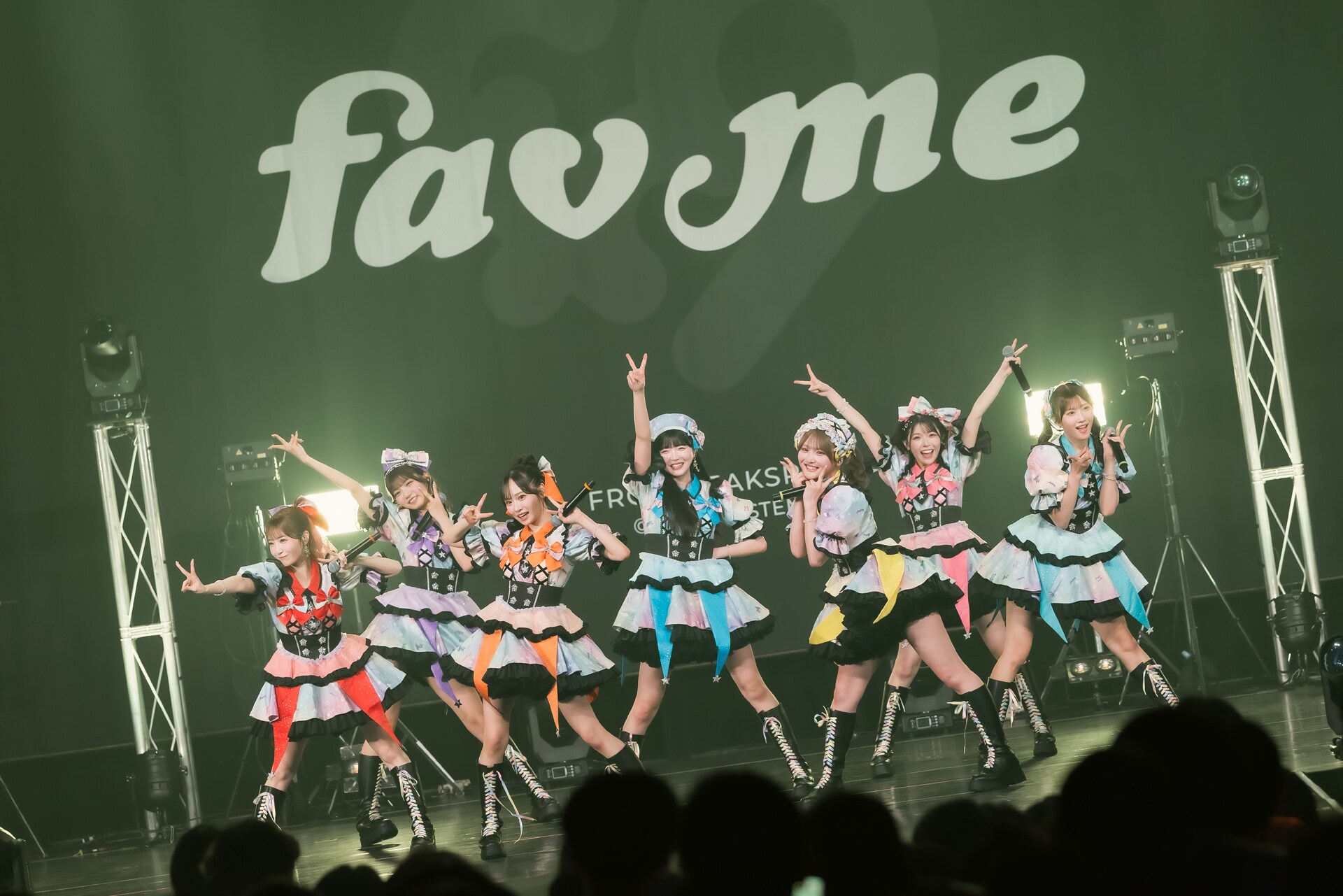 fav me、王道アイドルの顔も実力派グループの顔も見せたデビュー1周年