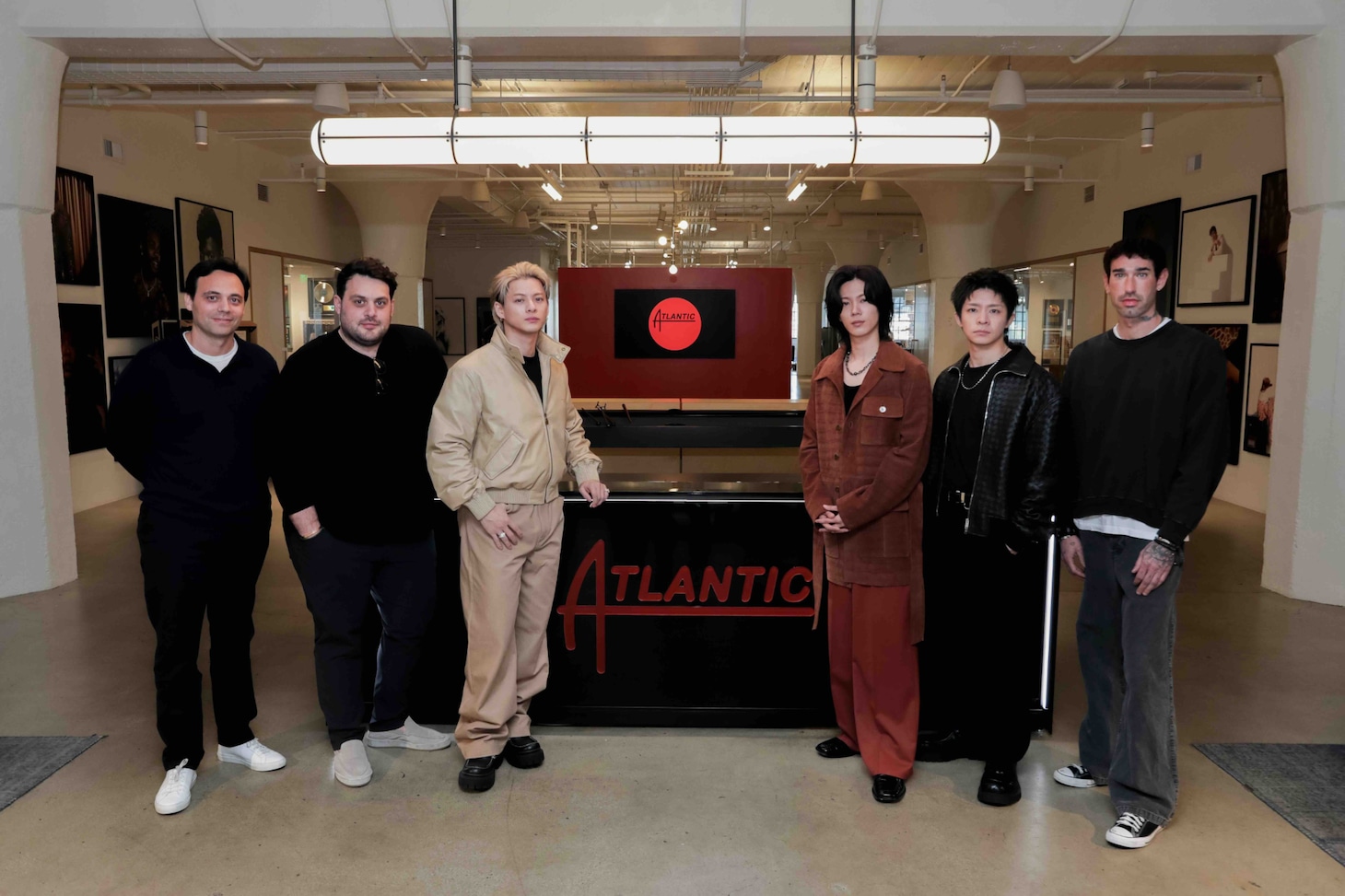 Number_iとAtlantic Records経営陣。(撮影:David Dickenson)