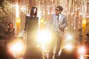 篠原涼子と鈴木雅之。 ©︎NHK