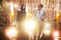 篠原涼子と鈴木雅之。 ©︎NHK