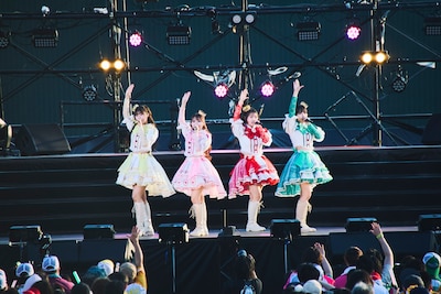 「りんご娘 はるか夢スタジアムライブ "Dream of Diamond" 輝け!! 10,000人のペンライト!!～40市町村の魅力大発見～」の様子。