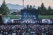 キッズダンサーと踊るりんご娘。