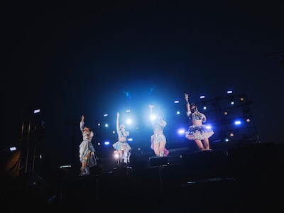 「りんご娘 はるか夢スタジアムライブ "Dream of Diamond" 輝け!! 10,000人のペンライト!!～40市町村の魅力大発見～」の様子。