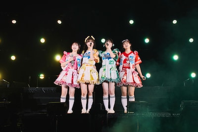 「りんご娘 はるか夢スタジアムライブ "Dream of Diamond" 輝け!! 10,000人のペンライト!!～40市町村の魅力大発見～」の様子。