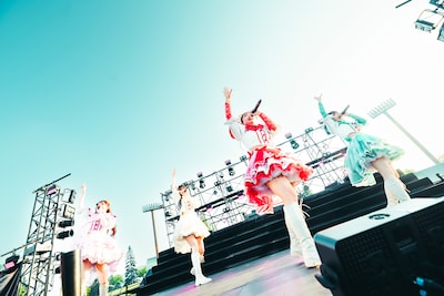 「りんご娘 はるか夢スタジアムライブ "Dream of Diamond" 輝け!! 10,000人のペンライト!!～40市町村の魅力大発見～」の様子。