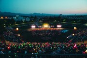 「りんご娘 はるか夢スタジアムライブ "Dream of Diamond" 輝け!! 10,000人のペンライト!!～40市町村の魅力大発見～」の様子。