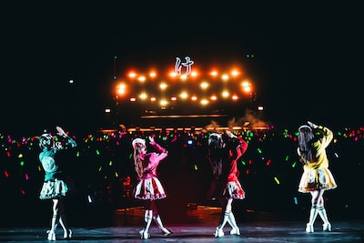 「りんご娘 はるか夢スタジアムライブ "Dream of Diamond" 輝け!! 10,000人のペンライト!!～40市町村の魅力大発見～」の様子。