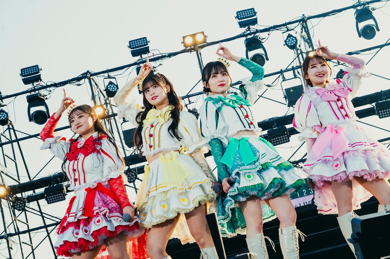 「りんご娘 はるか夢スタジアムライブ "Dream of Diamond" 輝け!! 10,000人のペンライト!!～40市町村の魅力大発見～」の様子。