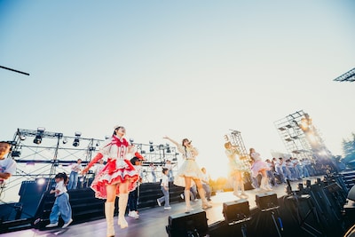 キッズダンサーと踊るりんご娘。