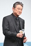 主題歌「でこぼこライフ」に乗せて体を揺らす船越英一郎。
