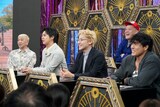 「きもっち悪いダンス選手権」収録の様子。左から松本人志（ダウンタウン）、片寄涼太、小森隼、中務裕太（GENERATIONS）。©吉本興業