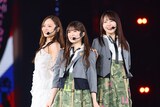 「ファンタスティック3色パン」を披露した梅澤美波、小川彩、賀喜遥香（左から）。©乃木坂46LLC
