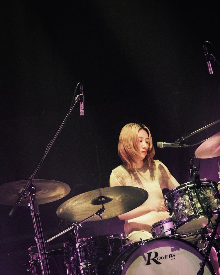 YUNA（Dr / ex. CHAI）（撮影：渡邉隼）