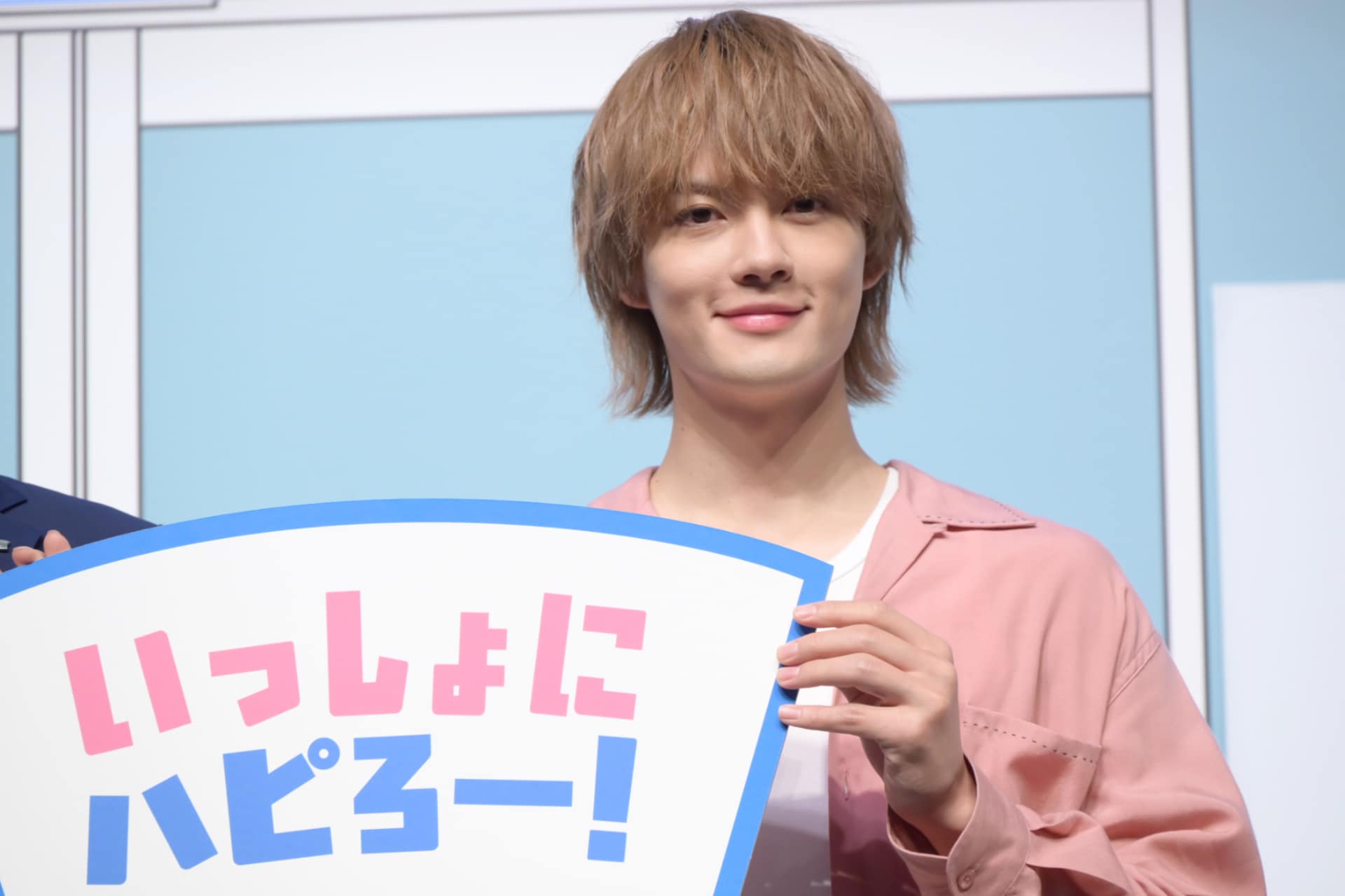 M!LK佐野勇斗がローソン“ハピろー！ファミリー”に仲間入り！新CMで