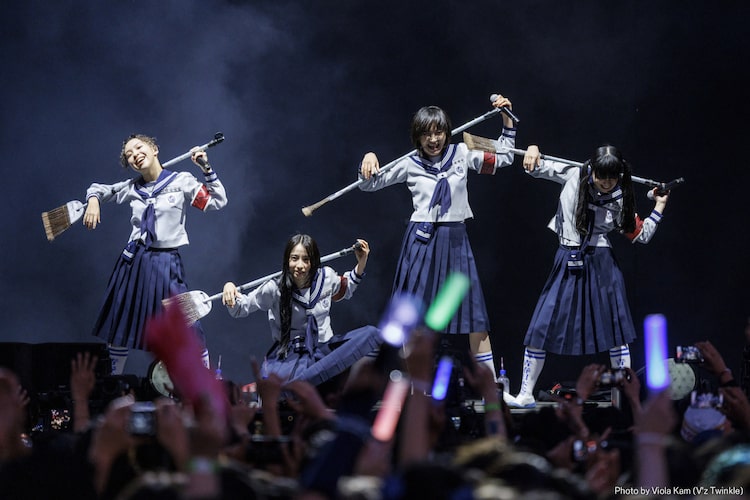 新しい学校のリーダーズ（Photo by Viola Kam［V'z Twinkle］）