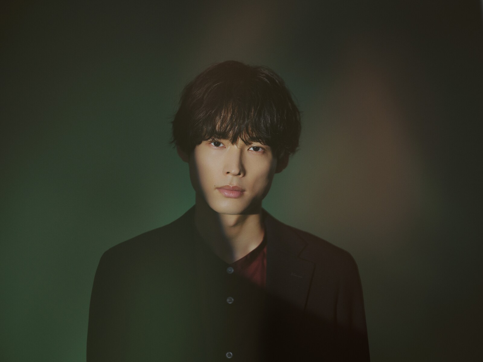 松村北斗×岡崎紗絵「告白-25年目の秘密-」キャラクタービジュアル公開