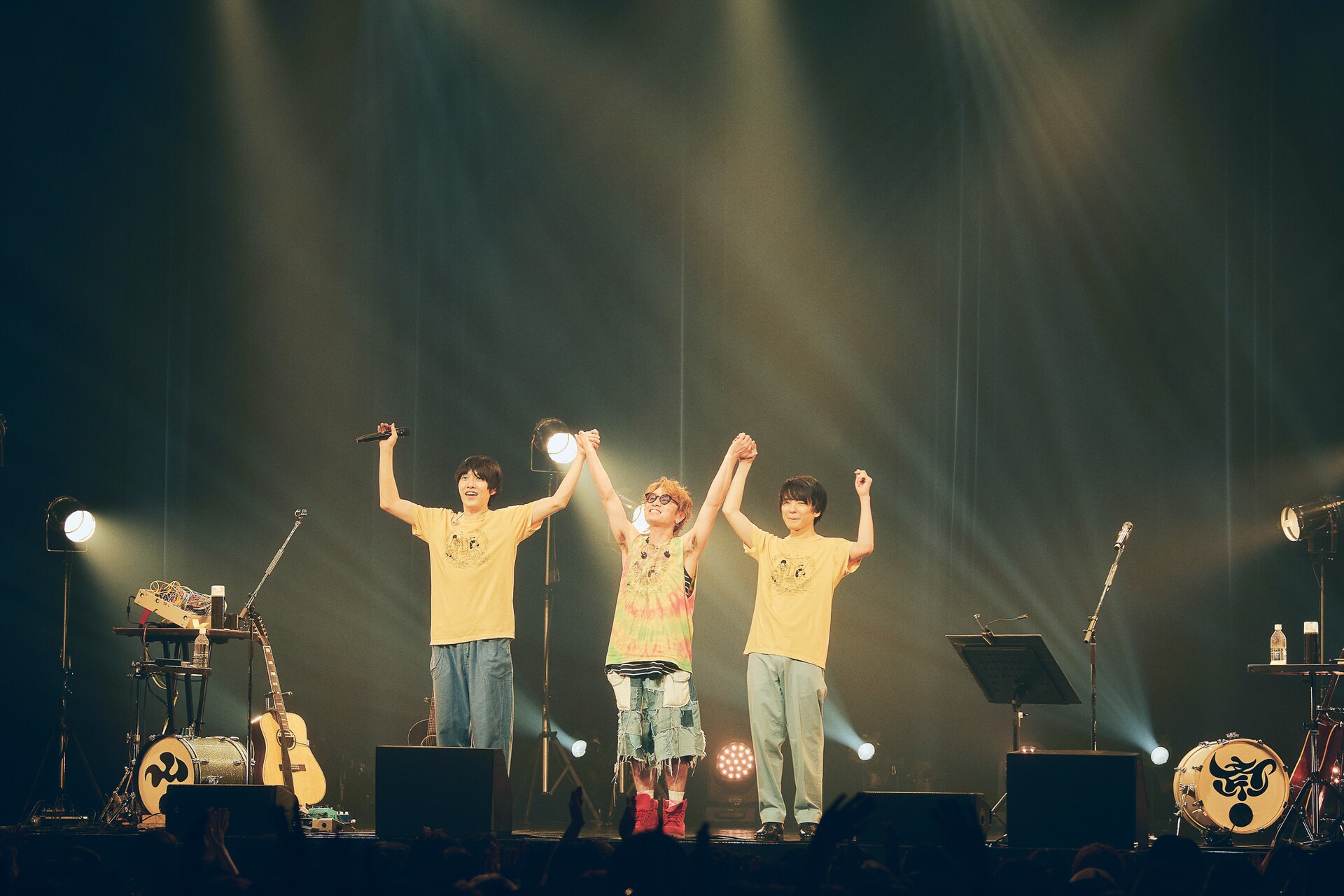 左から山内総一郎、安田章大（SUPER EIGHT）、斎藤宏介（UNISON SQUARE