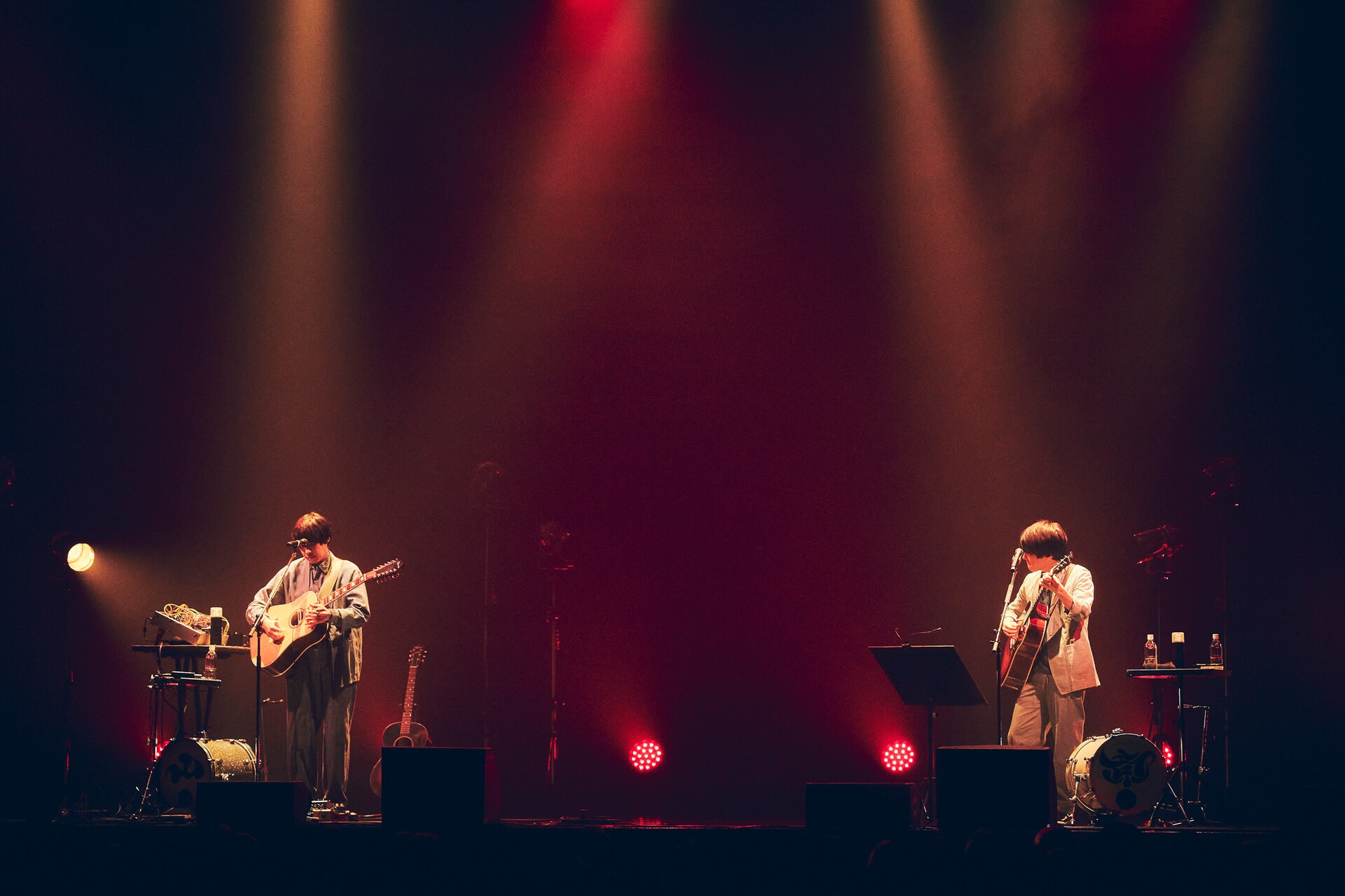 左から山内総一郎、斎藤宏介（UNISON SQUARE GARDEN、TenTwenty