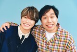 左から大橋和也（なにわ男子）、せいや（霜降り明星）。©2026映画「人生を変えたコント」製作委員会