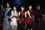 左から清水順二、湯本亜美、秋田莉杏（僕が見たかった青空）、菅原茉椰、佐藤アツヒロ。