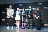 左からケニー・ハドソン氏、ミランダ・モイヤー氏、ikura、Ayase、Activision Blizzard Japan株式会社ブランドマネージャー・村田麻氏。