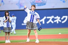 セレモニアルピッチに臨む藤嶌果歩（日向坂46）。