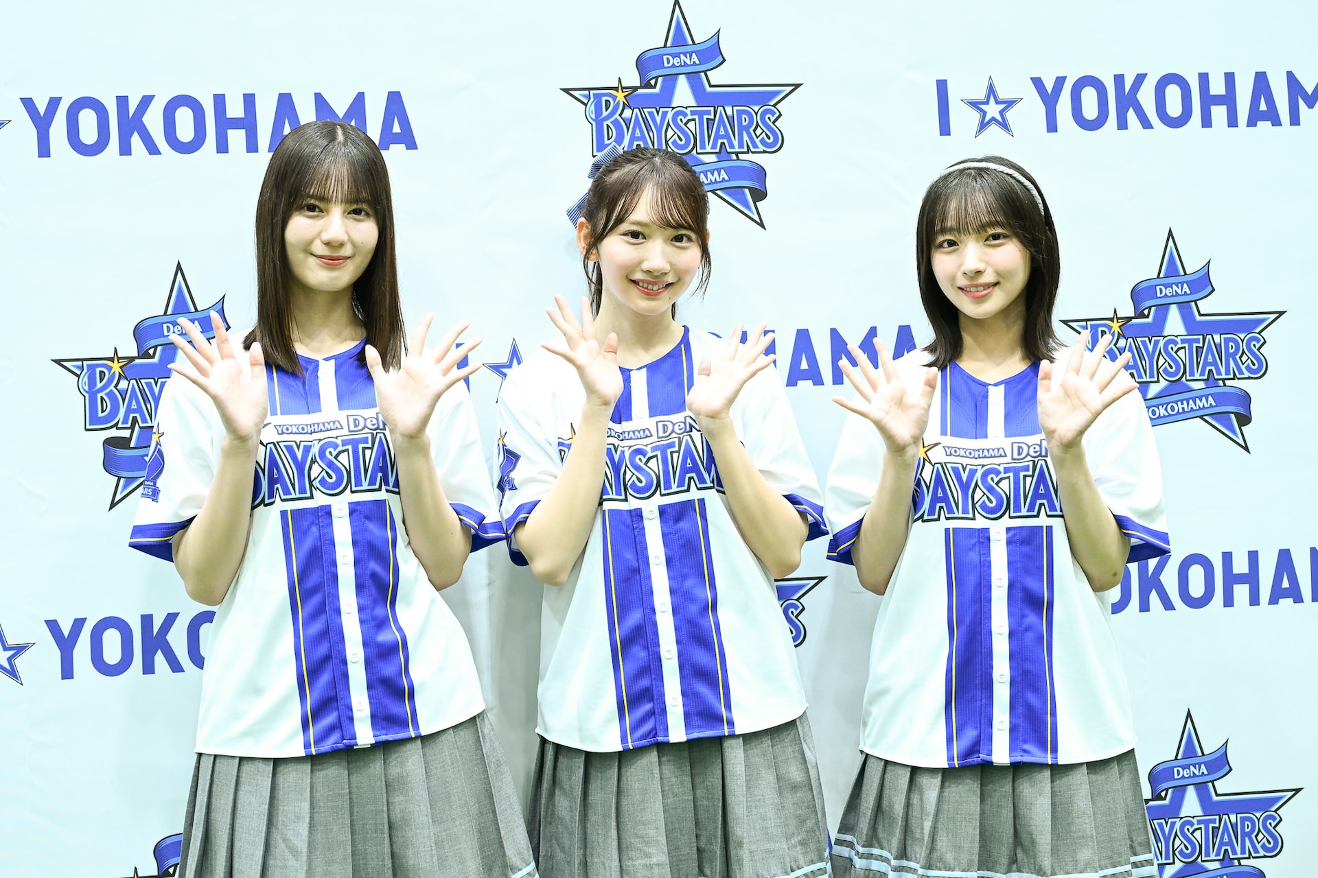 左から小坂菜緒、藤嶌果歩、大野愛実（日向坂46）。 [画像ギャラリー 4