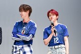 左から白岩瑠姫（JO1）、髙塚大夢（INI）。