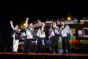 嵐「ARASHI LIVE TOUR 2026『We are ARASHI』」最終公演より「エナジーソング～絶好調超!!!!～」の様子。