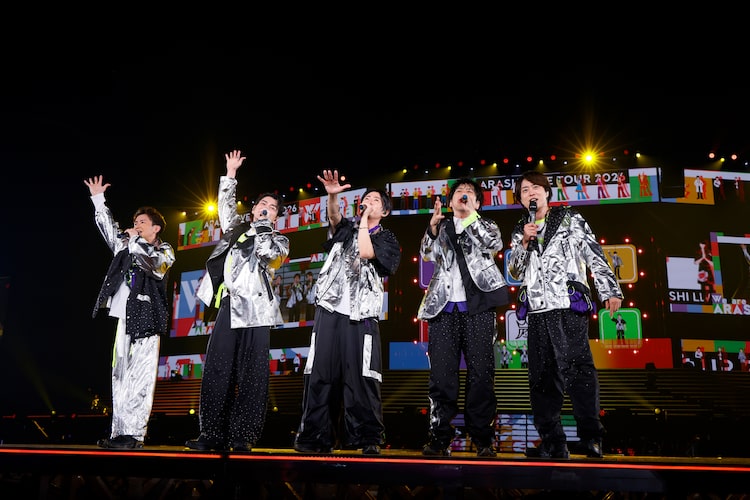 嵐「ARASHI LIVE TOUR 2026『We are ARASHI』」最終公演より「エナジーソング～絶好調超!!!!～」の様子。