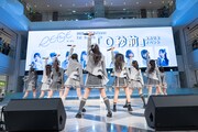 RE-GE「0秒前」のリリース記念イベント サンシャインシティ 噴水広場公演の様子。