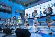 RE-GE「0秒前」のリリース記念イベント サンシャインシティ 噴水広場公演の様子。