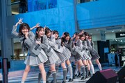 RE-GE「0秒前」のリリース記念イベント サンシャインシティ 噴水広場公演の様子。