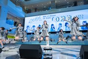 RE-GE「0秒前」のリリース記念イベント サンシャインシティ 噴水広場公演の様子。